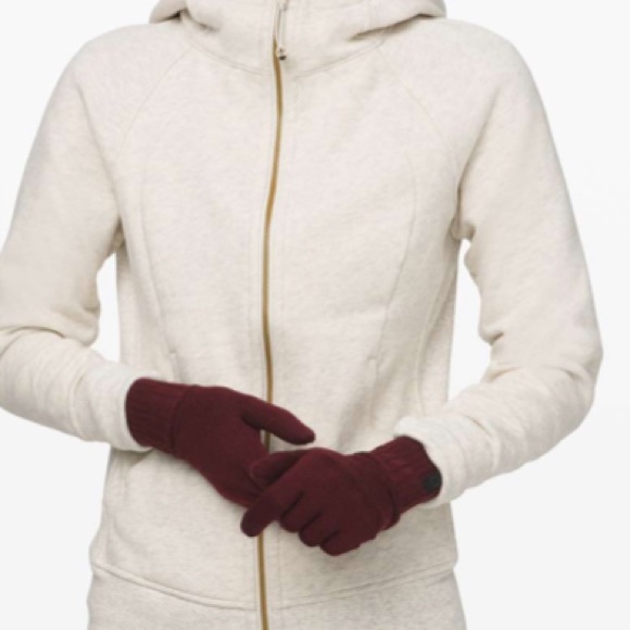 Lululemon Tech and Toasty Knit Gloves Garnet - Picture 4 of 4